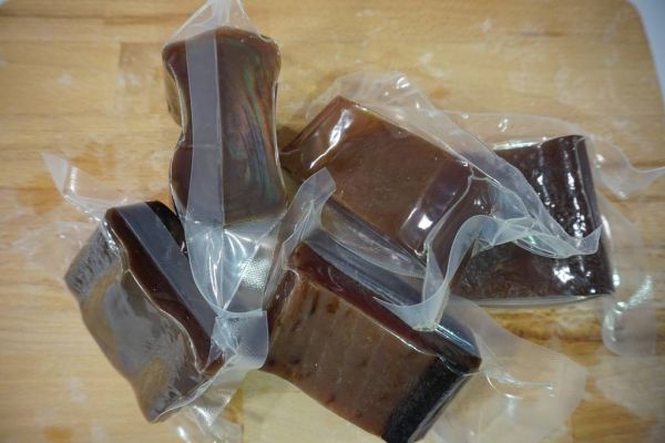Moixama, delicia que ens propociona la tonyina una vegada fet el procés de curació